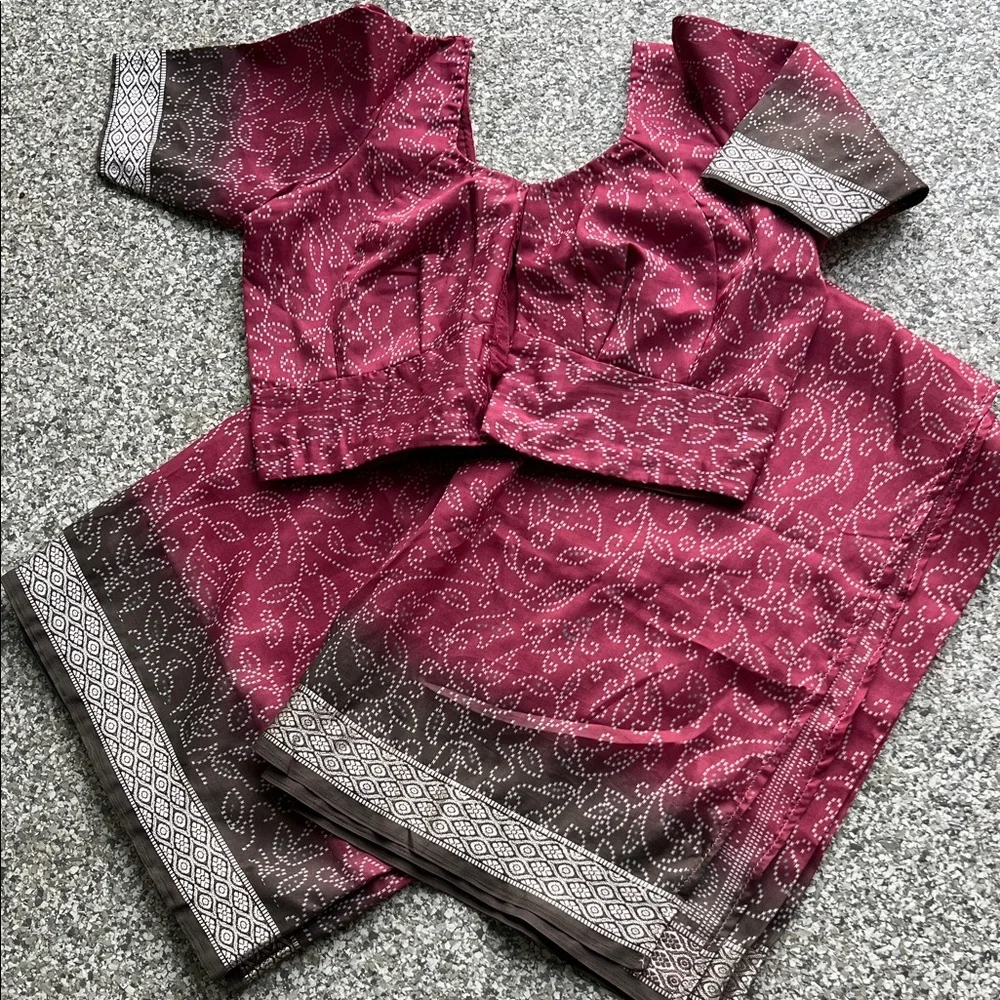 Elegant Maroon and Brown Patterned Outfit - Picture 1 of 4
